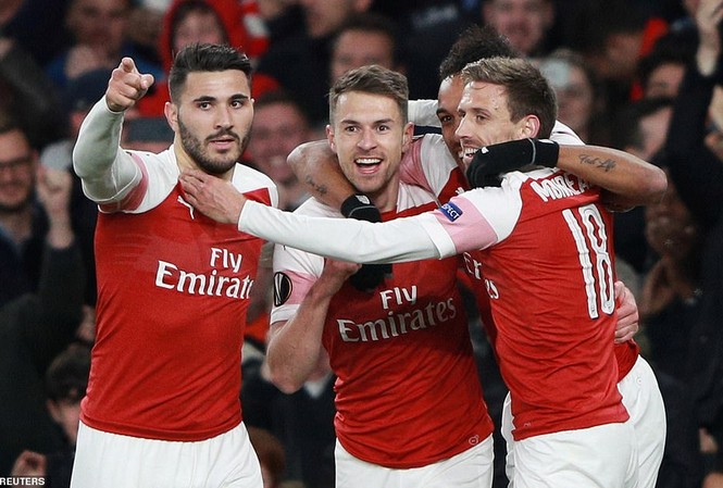 Hạ gọn Napoli, Arsenal rộng cửa vào bán kết Europa League Arsenal thắng dễ Napoli với tỉ số 2-0.