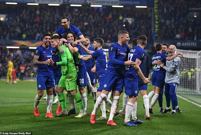 Chelsea vào chung kết Europa League sau loạt ‘đấu súng’ cân não Kepa Arrizabalaga ăn mừng cùng đồng đội