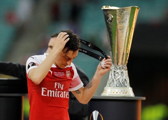 Bí tiền mua sắm, HLV Arsenal phải bán bằng được Ozil Bí tiền mua sắm, HLV Arsenal phải bán bằng được Ozil