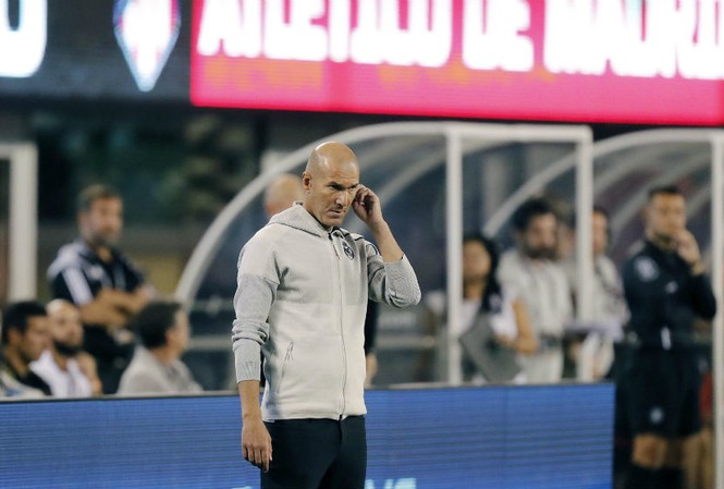 Real thảm bại trước Atletico, HLV Zidane vẫn ung dung như kẻ chơi cờ HLV Zidane tự tin vào sức mạnh của Real.