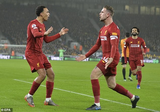 Ngôi sao Alexander-Arnold đi vào lịch sử sau chiến thắng trước Wolves Trent Alexander-Arnold ăn mừng cùng Jordan Henderson