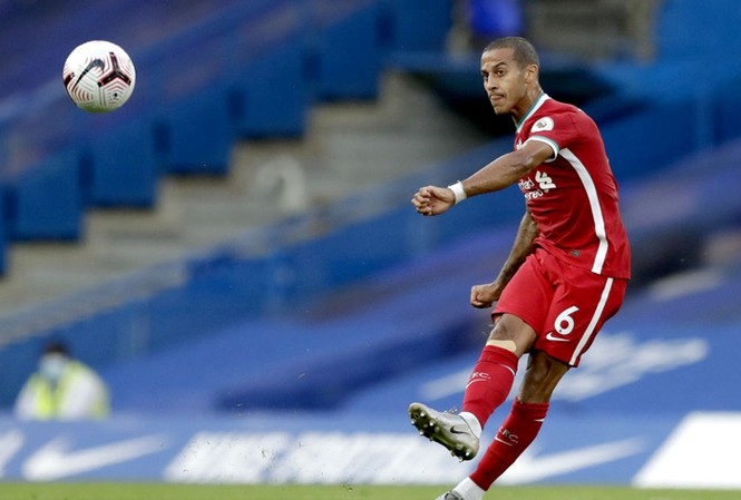 Ra mắt Liverpool, Thiago qua mặt cả đội hình Chelsea Thiago thực hiện 75 đường chuyền chính xác chỉ trong vòng 45 phút