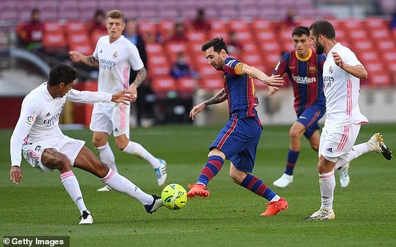 Barcelona gục ngã trước Real Madrid ở trận Siêu kinh điển Barcelona gục ngã trước Real Madrid ở trận Siêu kinh điển