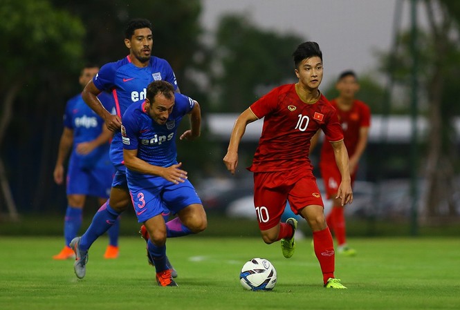 Martin Lo ghi bàn, U22 Việt Nam thắng đội bóng đến từ Hong Kong Martin Lo (số 10) ăn mừng bàn thắng mở tỷ số vào lưới Kitchee tối 14/8.