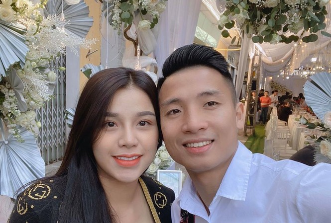 Phát 'sốt' với số tiền mà trung vệ Bùi Tiến Dũng lì xì bà xã Phát 'sốt' với số tiền mà trung vệ Bùi Tiến Dũng lì xì bà xã