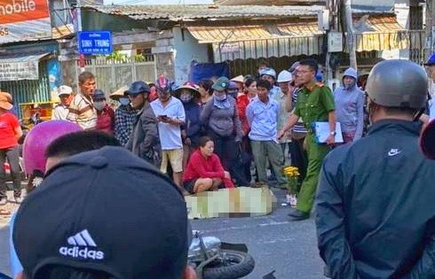 Nữ tài xế ngủ gật, tông xe liên hoàn khiến 1 người chết Vụ tai nạn làm bà Nguyễn Thị Xuân tử vong tại chỗ. Ảnh: P.L.