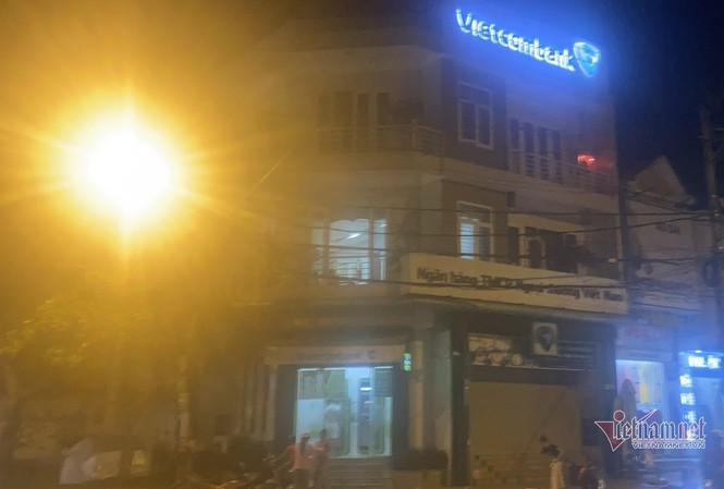 Vụ mất trộm 450 triệu trong khuôn viên ngân hàng: Xác định 4 nghi phạm Chi nhánh Ngân hàng Vietcombank thị xã Quảng Trị, nơi xảy ra vụ việc
