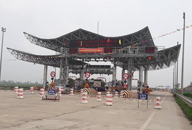 Chủ tịch Thái Bình chỉ trích doanh nghiệp 'vượt mặt' mở trạm thu phí BOT Trạm BOT cầu Thái Hà "bỏ quên" ý kiến của tỉnh Thái Bình - Ảnh: Hoàng Long