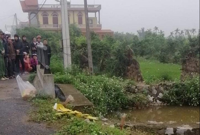 Công an 'bác' tin nữ sinh Nam Định tử vong dưới mương nước bị xâm hại Hiện trường khu vực tìm thấy thi thể nữ sinh Ng.Th.B.V. - Ảnh: Hoàng Long