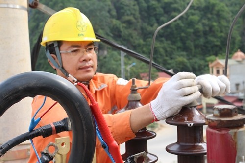 Tăng cường ứng trực, không để mất điện trong ngày thi Tăng cường ứng trực, không để mất điện trong ngày thi