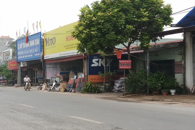 Giả chuyển nhượng để chiếm đất? Khu đất tại xứ đồng Kho Xăng được xây dựng thành những ki-ốt giáp mặt đường Ảnh: P.V