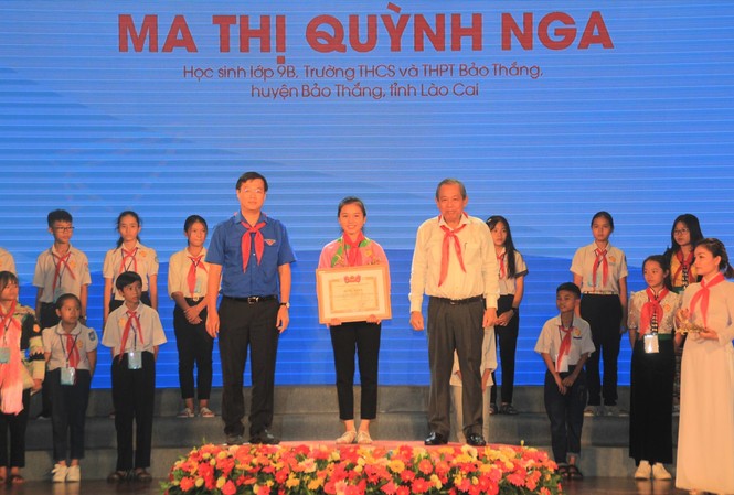 Không lùi bước trước nghịch cảnh Phó Thủ tướng Thường trực Trương Hòa Bình và Bí thư thứ nhất T.Ư Đoàn Lê Quốc Phong tuyên dương các bạn nhỏ tiêu biểu