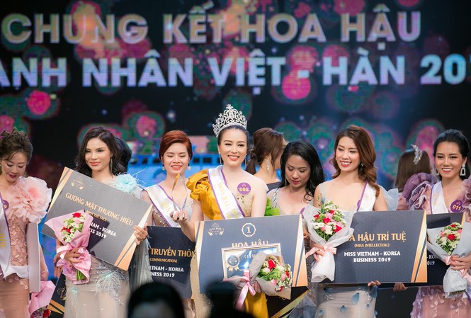 Hoa hậu doanh nhân Việt-Hàn: Chung kết tại Hàn Quốc, trao rổ danh hiệu Cuộc thi nhan sắc lùm xùm vẫn chung kết, trao giải tại Hàn Quốc