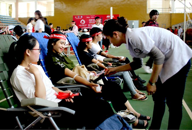 Dâng đời những giọt máu quý Sinh viên trường Đại học Tây Nguyên hiến máu tại Chủ nhật Đỏ 2019