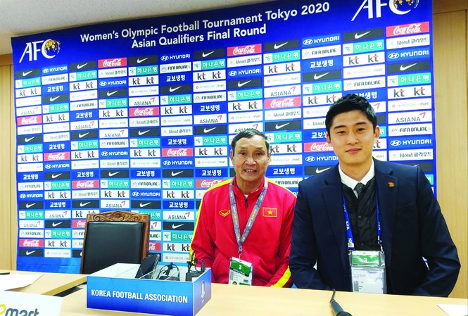 Tuyển nữ Việt Nam xếp nhì bảng A ở vòng loại Olympic HLV Mai Đức Chung tại cuộc họp báo sau trận đấu