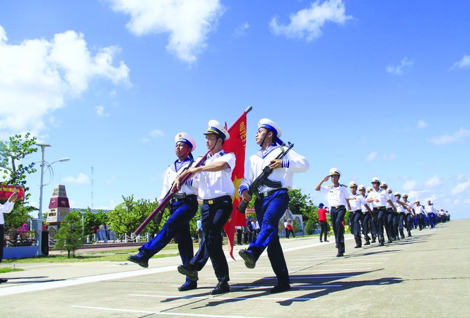 Lễ chào cờ trên đảo Trường Sa  Ảnh: Trường Phong
