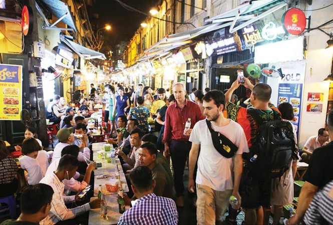 Gỡ rào cản, Hà Nội sẵn sàng sống về đêm Phố đêm Tạ Hiện