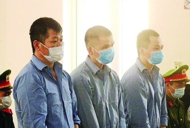 Các bị cáo Thủy, Bằng, Vân tại phiên tòa ngày 29/7     Ảnh: Công an Bắc Kạn 
