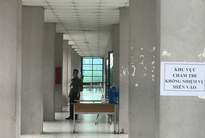 Lo chấm lỏng, chấm chặt môn thi Ngữ văn Khu vực chấm thi được bảo vệ cẩn mật Ảnh: Mỹ Hà
