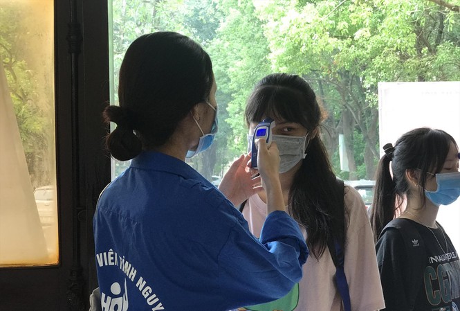 Nhiều trường đại học tổ chức 2 đợt thi năng khiếu Thí sinh tham gia thi năng khiếu tại trường ÐH Mở Hà Nội chiều 16/8 Ảnh: Diệp An