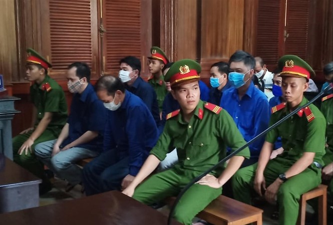 Sai phạm tại Công ty Lương thực Trà Vinh: Bị cáo kêu oan? Các bị cáo tại phiên tòa. Ảnh: Tân Châu