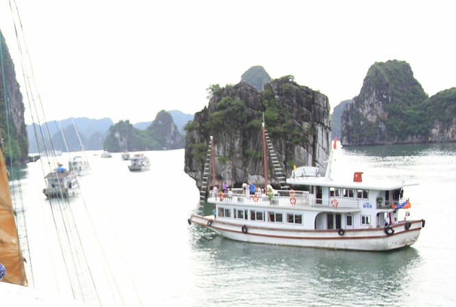 Cần minh bạch thu phí tham quan Phí tham quan nhiều di tích, danh thắng tăng cao khiến người dân lo ngại. Ảnh: NGUYÊN KHÁNH