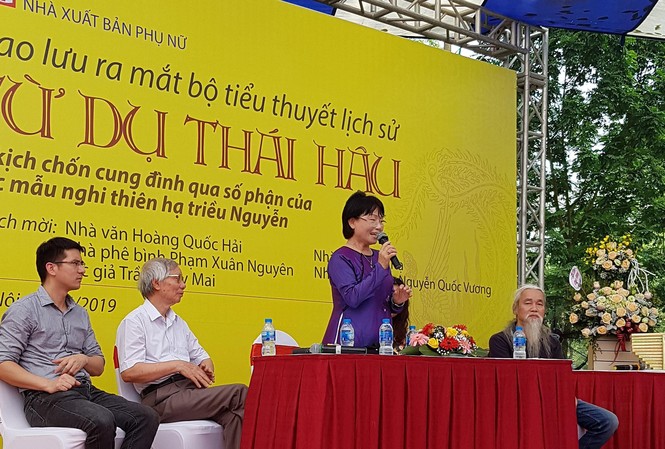 Viết ngôn tình để giới trẻ chú ý đến lịch sử Ra mắt “Từ Dụ thái hậu”. Ảnh: Thuận Thư