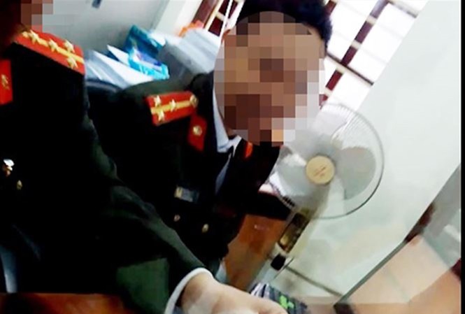 'Ngã giá tại Phòng Quản lý Xuất nhập cảnh': Kỷ luật hàng loạt cán bộ nhận tiền Nhiều cán bộ tiêu cực tại phòng XNC một số tỉnh đã phải chịu các hình thức kỷ luật