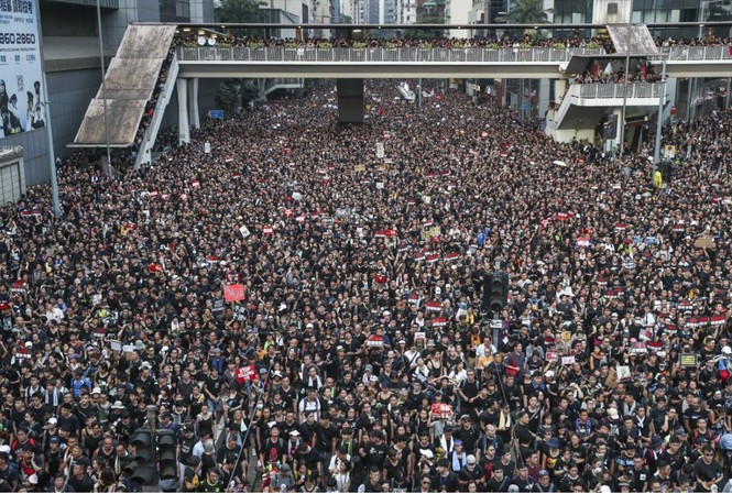 Mỹ dùng quân bài Hong Kong trong đàm phán với Trung Quốc? Chuyện biểu tình ở Hong Kong có thể trở thành “quân bài” của Mỹ. Ảnh: SCMP
