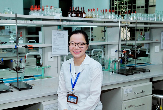 TS Trần Phương Thảo, Gương mặt trẻ Việt Nam triển vọng 2019 luôn theo đuổi con đường nghiên cứu và phát triển thuốc.  ẢNH: NVCC
