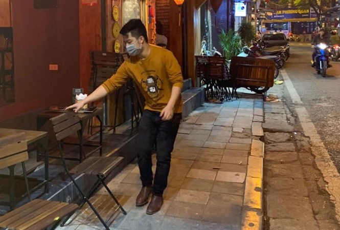 Nhiều bar Hà Nội đóng cửa, một số karaoke vẫn hoạt động Quận Hoàn Kiếm vận động các quán bar tập trung đông người tại phố cổ đóng cửa