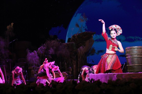 Sẽ hút khách quốc tế đến Nhà hát Lớn? Mỵ show mở màn cho chuỗi chương trình phục vụ du khách tại Nhà hát Lớn