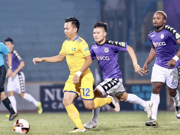 Liên đoàn bóng đá Hà Nội: 12 năm chưa tổ chức đại hội Hà Nội có công đào tạo lứa cầu thủ Quang Hải (giữa), Đình Trọng, Đức Huy trước khi chuyển cho CLB Hà Nội tạo điều kiện cho các cầu thủ phát triển sự nghiệp. Tuy nhiên, từ năm 2006 đến nay Hà Nội chưa thể tổ chức được Đại hội LĐBĐ
ảnh: VSI