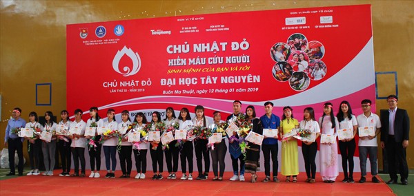 Hiến máu vui như đi... diễn thời trang Nhiều tập thể và cá nhân xuất sắc đã được khen thưởng