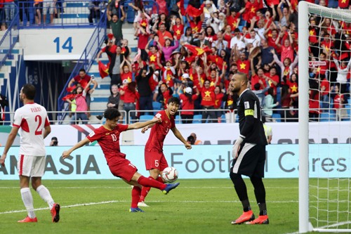 Báo nước ngoài nói về chiến thắng của Việt Nam Công Phượng ghi bàn gỡ hòa 1-1 cho đội tuyển Việt Nam
ảnh: TTXVN