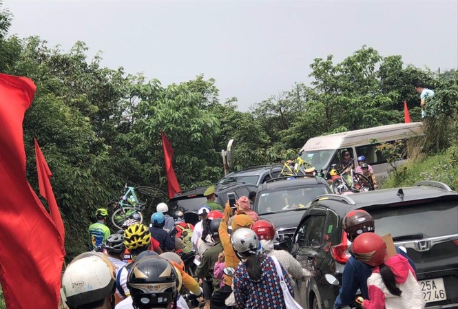 Mẫu Sơn mở hội, tắc đường, ngập rác Mẫu Sơn mở hội, tắc đường, ngập rác