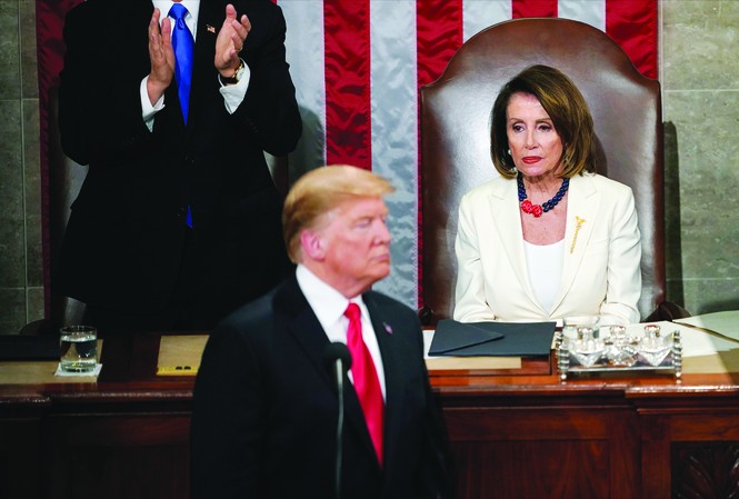 Ông Trump tiến gần hơn phiên tòa luận tội Chủ tịch Hạ viện Mỹ Nancy Pelosi vừa bảo đảm rằng ông Trump sẽ là tổng thống thứ ba trong lịch sử Mỹ bị luận tội tại Hạ viện
ảnh: Washington Post