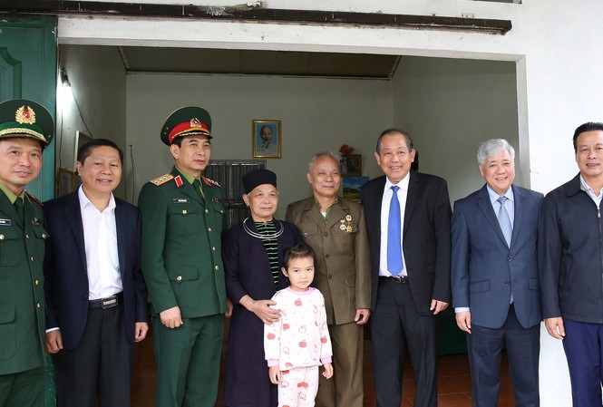 Lãnh đạo Đảng, Nhà nước chúc Tết ở Phú Thọ và Hà Giang Phó Thủ tướng Thường trực Trương Hoà Bình thăm bà con các dân tộc ở Hà Giang
ảnh: VGP