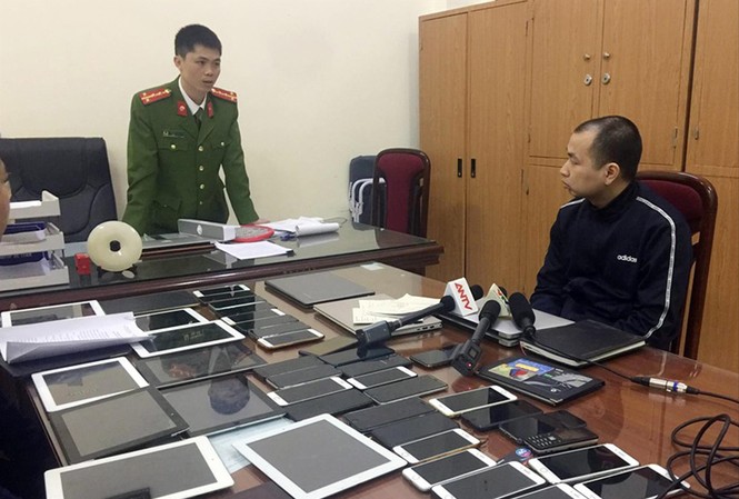 Trợ thủ ông trùm đánh bạc từng là học sinh giỏi quốc gia Trần Ngọc Anh, người lập trình thiết kế web đánh bạc qua game đế chế tại cơ quan công an.
Ảnh: Nguyễn hoàn