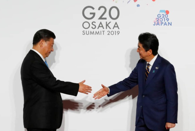 Căng với Mỹ, Trung Quốc kết thân Nhật, Hàn Thủ tướng Abe Shinzo đón Chủ tịch Trung Quốc Tập Cận Bình đến dự thượng đỉnh G20 ở Osaka vào tháng 6/2019
ảnh: Reuters