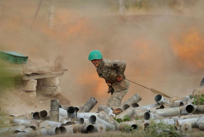Liên Hiệp Quốc kêu gọi ngừng bắn ở Nagorno-Karabakh Một lính pháo binh người Armenia trên chiến trường Nagorno-Karabakh