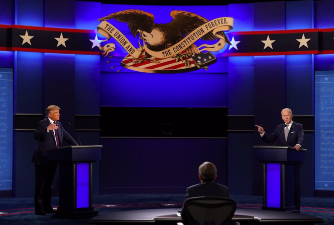 Vòng tranh luận bầu cử Mỹ đầu tiên: Ông Trump khó lật ngược thế cờ Hai đối thủ Donald Trump và Joe Biden trong vòng đối đầu thứ nhất
ảnh: AP