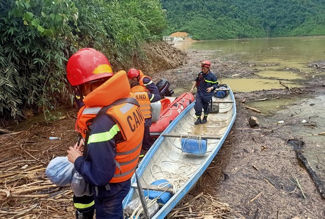 Hình thái đa thiên tai tại miền Trung: 'Cân não' vận hành các hồ chứa xả lũ Mưa lớn gây thiệt hại nghiêm trọng tại Thừa Thiên - Huế. Ảnh: Văn Chương