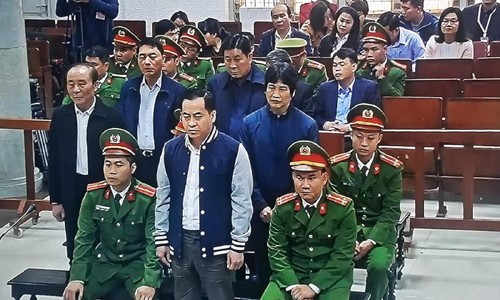 'Công ty bình phong phải hơn bình thường' Các bị cáo tại tòa Ảnh: Như Ý