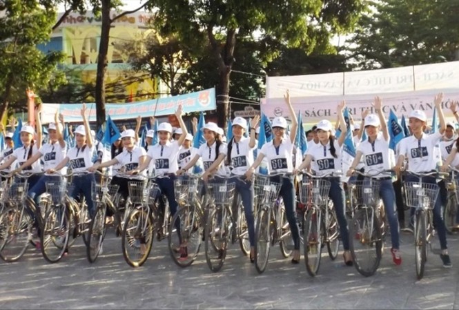 Tiết kiệm năng lượng - Bảo vệ Trái Đất Các bạn trẻ đạp xe hưởng ứng Giờ Trái đất quanh thành phố Cần ThơẢNH: H.H