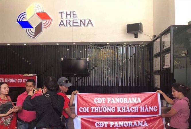Tranh chấp triền miên Khách hàng dự án Panorama Nha Trang căng băng rôn đòi quyền lợi.