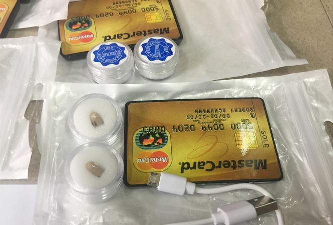 Bắt đường dây chuyên cung cấp thiết bị phục vụ gian lận thi cử Cận cảnh tai nghe siêu nhỏẢnh: Nguyễn Hoàn
