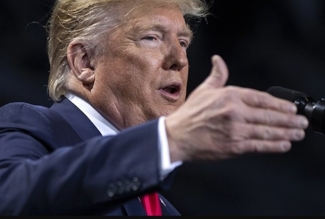 Bị luận tội, Tổng thống Trump nói gì? Tổng thống Mỹ Donald Trump trong cuộc vận động cử tri tại bang Michigan ngày 18/12 Ảnh: AP