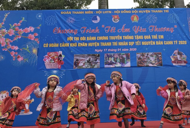 Mang tết ấm đến những mảnh đời kém may mắn Các em thiếu nhi Thanh Trì háo hức trong ngày hội “Tết ấm yêu thương” do Thành Đoàn Hà Nội tổ chức