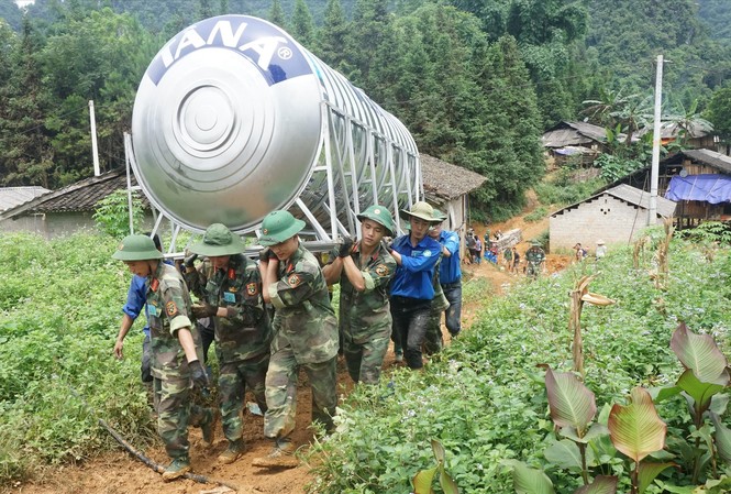 Thanh niên quân đội xung kích vì cộng đồng ĐVTN Học viện Kỹ thuật Quân sự tham gia xây dựng nông thôn mới tại Cao Bằng
trong Chiến dịch Thanh niên tình nguyện Hè 2019